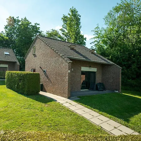 In South Limburg בית נופש *